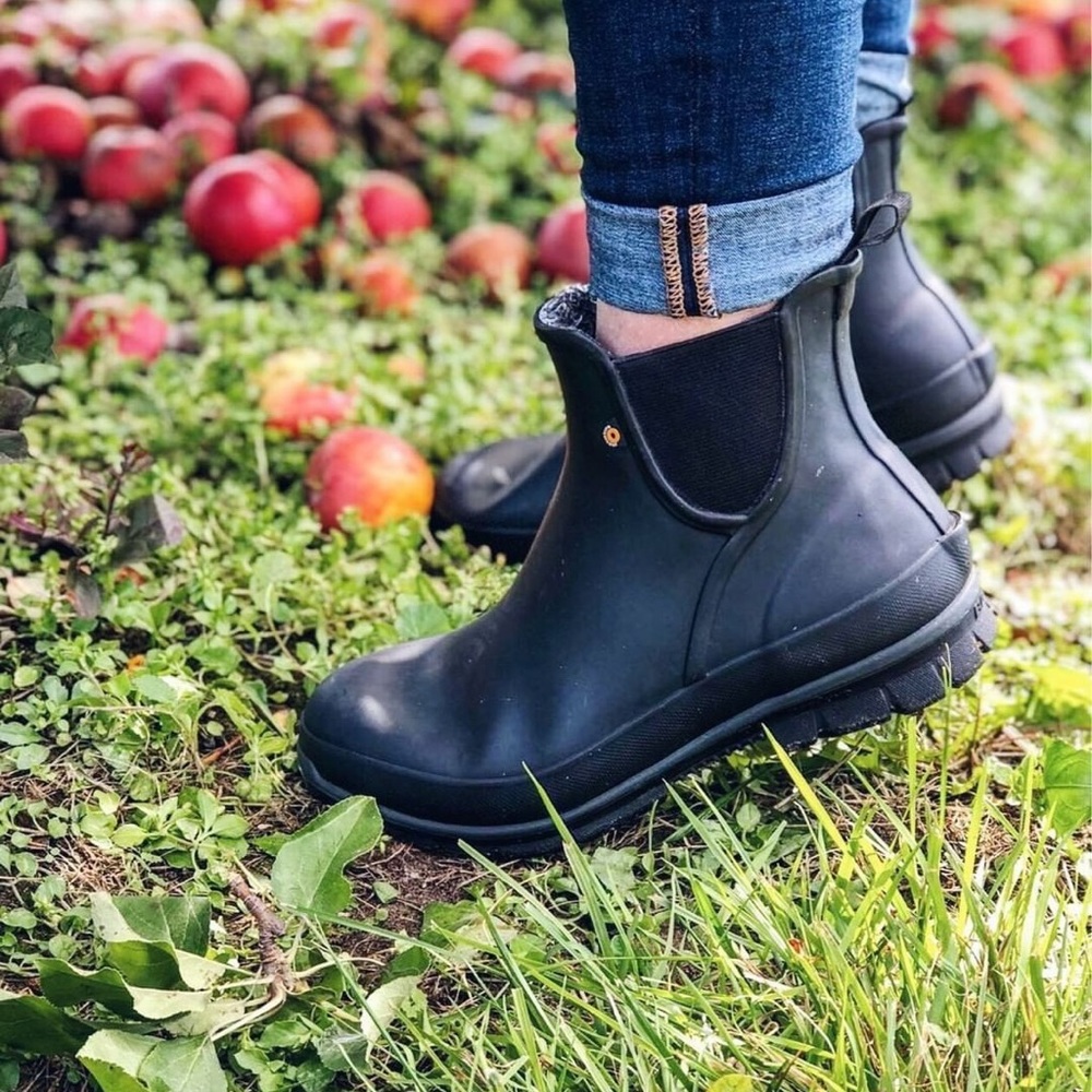 Green lined Amanda Plush Slip-on Bogs size 7